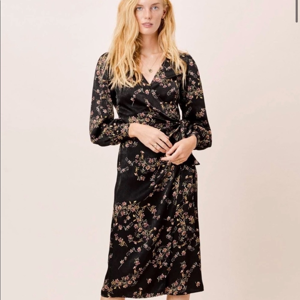 Beautiful Natasha floral mini dress 😍!